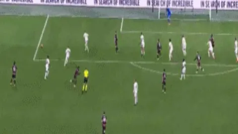 湖人众将齐心协力，詹姆斯蹲守底角无私执行无球战术