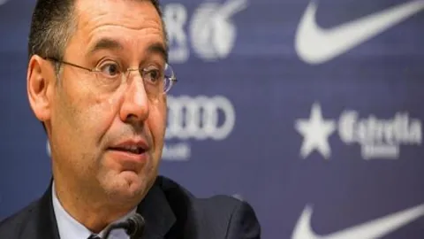 湖人全家福亮相，东契奇创意贴名，詹姆斯与布朗尼笑颜如花